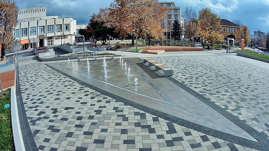 Момчилград времето уеб камера на живо център площад, фонтан, парк улици трафик, kamerite, live webcam