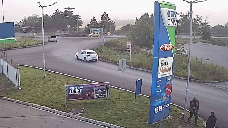 Петолъчката уеб камера от кръстовище на стария път София-Бургас, до Стралджа, Ямболска област времето на живо