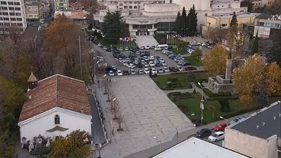 Уеб камера от Сливен времето на живо център площад паметник 'Хаджи Димитър', жк 'Сините камъни', 360 градус панорама Стара планина, live camera Sliven